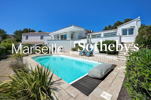 House with pool 1