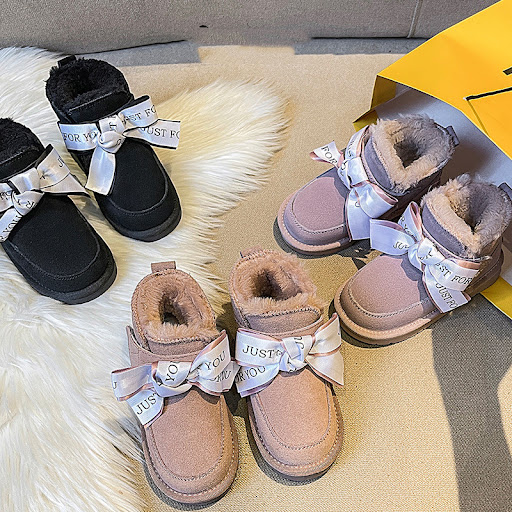 Title 7, Leather snow boots, warm and velvet lined, perf...