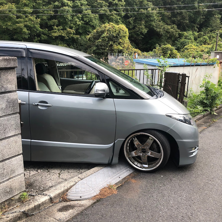 エスティマの朝から弄り・ホイール交換・車高調整・家から出られないアクシデント・DIYに関するカスタム事例の投稿画像9枚目