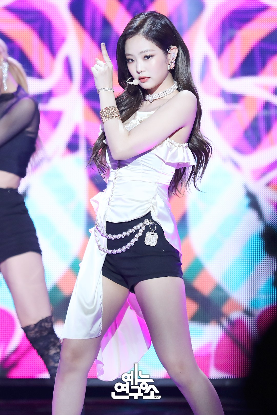 Jennie's "SOLO" Outfits Allegedly Handpicked By Yang Hyun ...