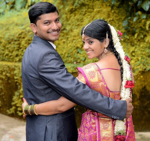 Fotógrafo de casamento Sankesh Naik (kanasupictures). Foto de 10 de dezembro 2020