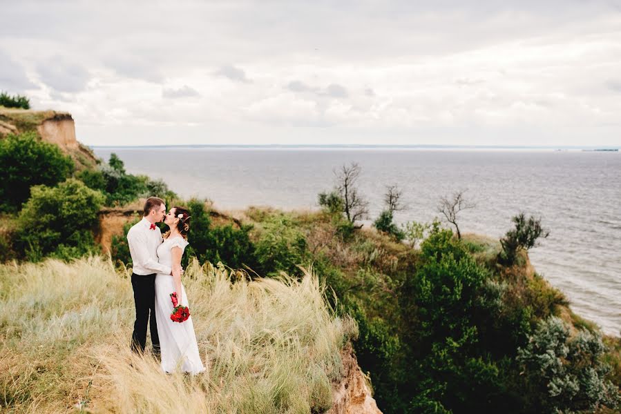 Fotógrafo de casamento Serezha Tkachenko (tkachenkos). Foto de 2 de agosto 2016