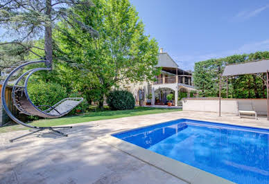 Maison avec piscine et terrasse 11