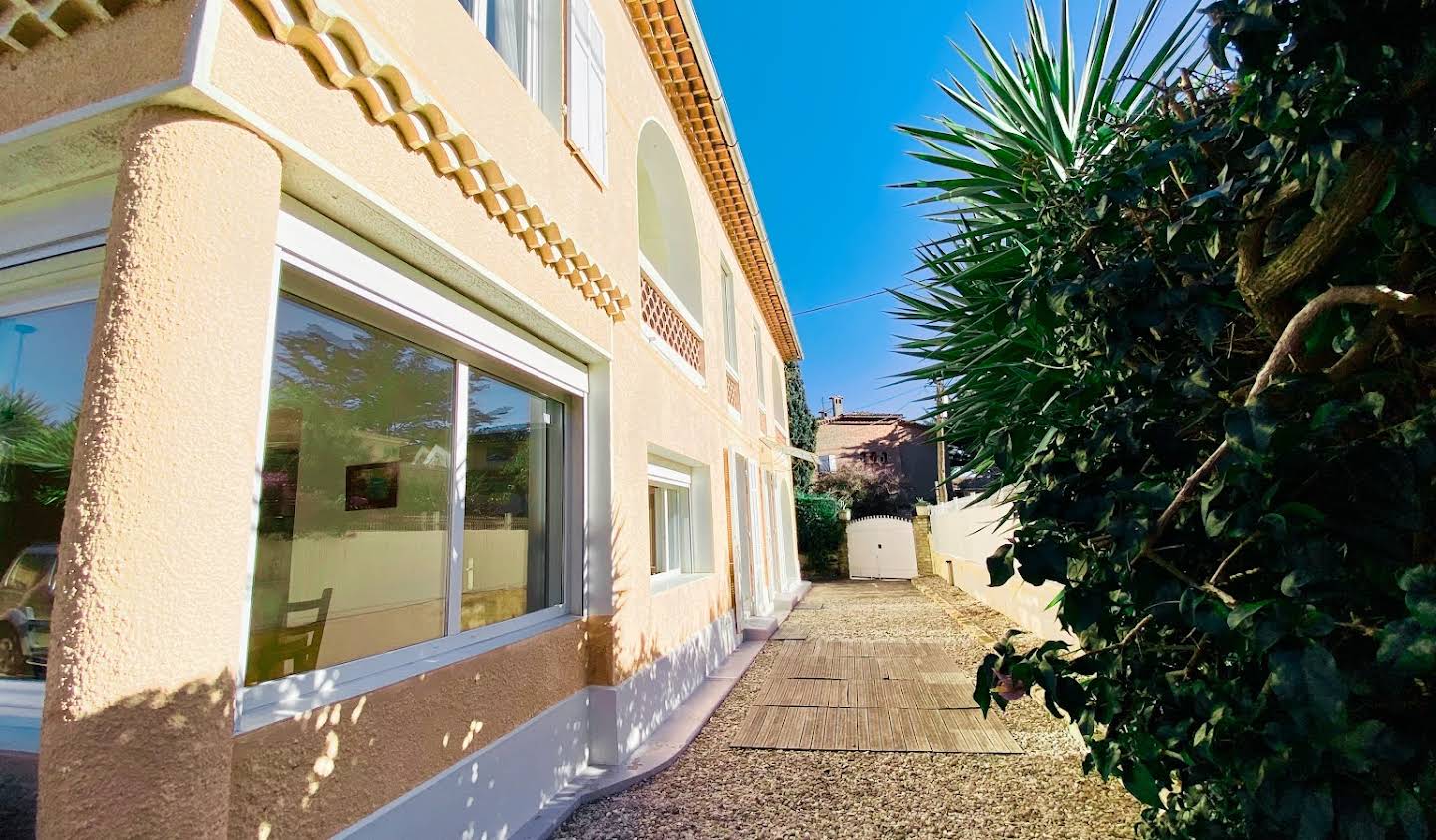 Maison en bord de mer avec jardin Bandol