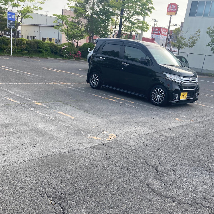 N-WGN カスタムの低いようで低くない中途半端なクルマ・5月もよろしくお願いしますに関するカスタム事例の投稿画像1枚目