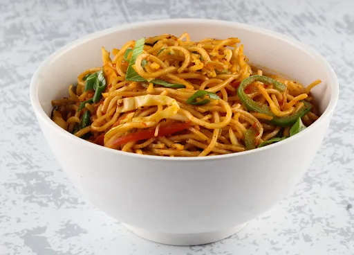 Chilli Paneer [4 Pieces] With Veg Chowmein