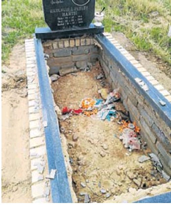 The grave of Mahlomola Hantsi.