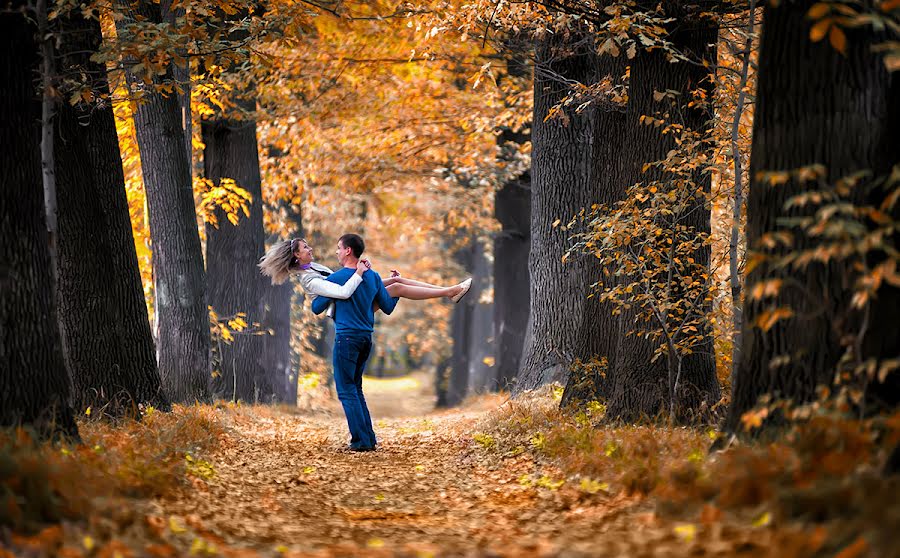 Fotógrafo de casamento Vladimir Amangaliev (pavv). Foto de 8 de fevereiro 2015