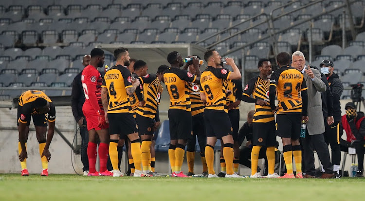 Ernst Middendorp (Coach) of Kaizer Chiefs talking to his players during the Absa Premiership match between Kaizer Chiefs and Bidvest Wits on August 12, 2020 in Johannesburg, South Africa.