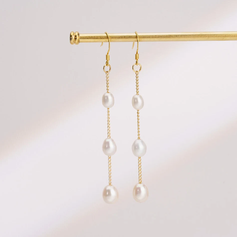 Boucles d'oreilles tendance pour femmes avec perles d'eau douce, un accessoire élégant pour sublimer votre tenue au quotidien.