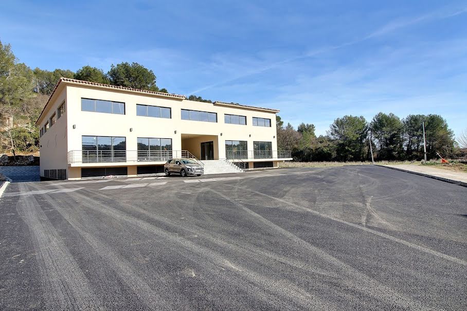 Vente locaux professionnels  251.1 m² à Trans-en-Provence (83720), 626 000 €