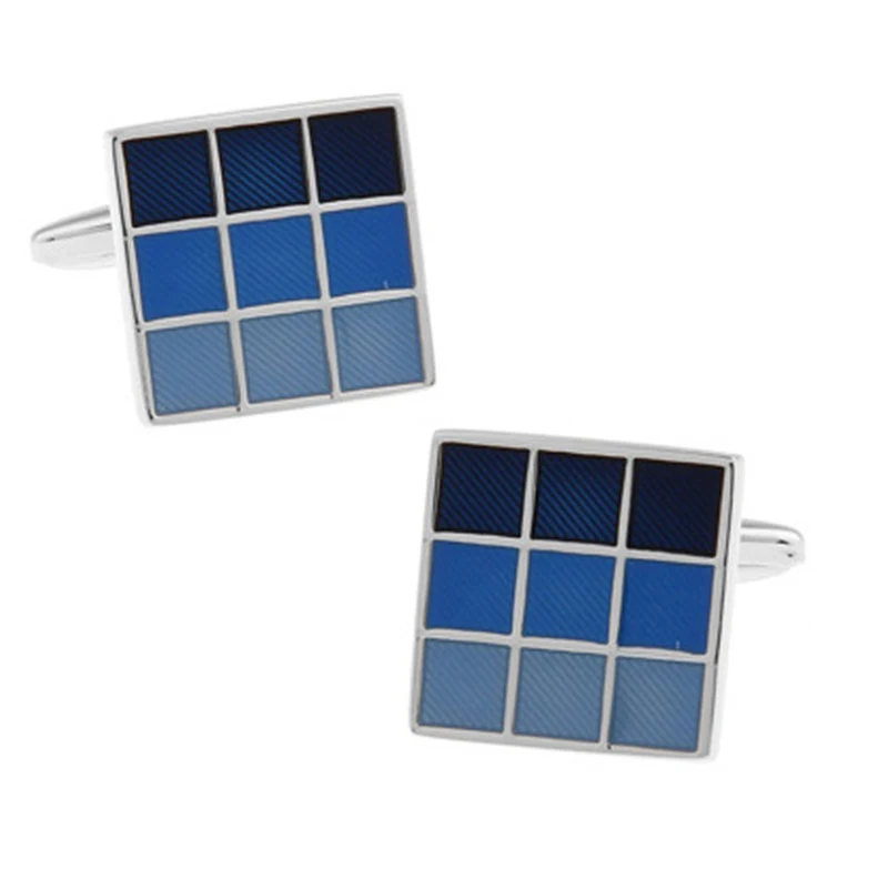 Boutons de manchette classiques carrés pour affaires, motif à carreaux bleus à dégradé changeant de couleur, pour un style professionnel et élégant.