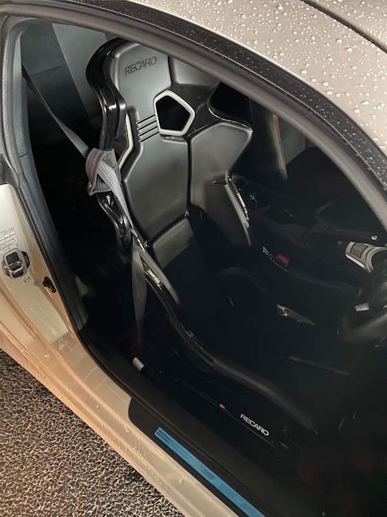 BRZのBRZ・チーム赤城・RECARO PRO RACER RMS・峠ステッカーに関するカスタム事例の投稿画像2枚目