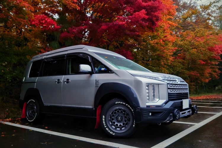 デリカD:5の今年の冬タイヤは？・D:POP・BLACK RHINO FUJI・OPEN COUNTRY A/TⅢ・紅葉と愛車に関するカスタム事例の投稿画像1枚目