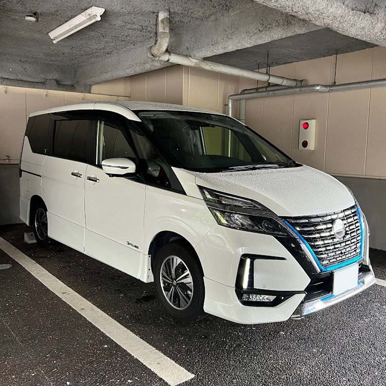 Layla84rさんが投稿した親の車・セレナ・パパの愛車・雨・フルオプション装備に関するカスタム事例の投稿画像1枚目