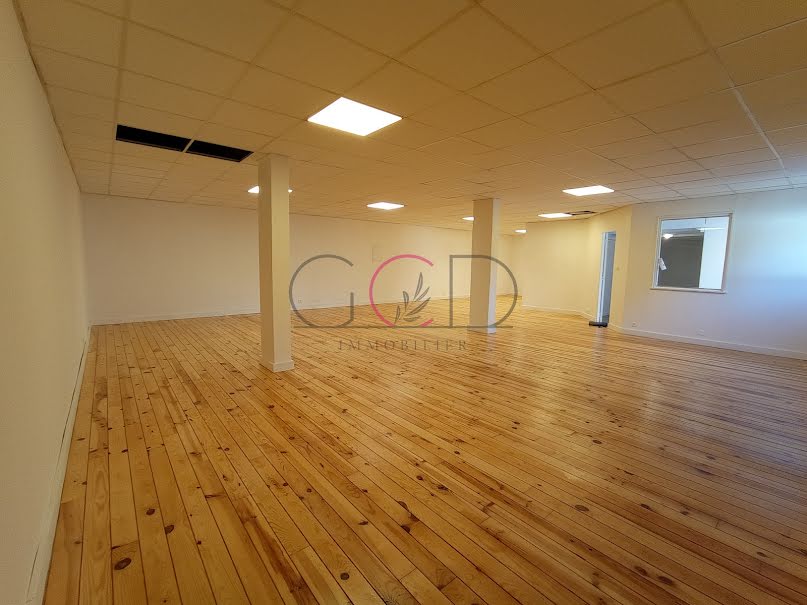 Location  locaux professionnels  115.41 m² à Puyricard (13540), 1 200 €