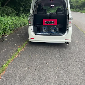 ヴォクシー ZRR70W