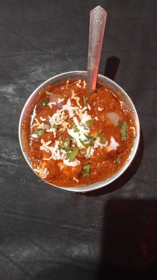 Shahi Paneer [Quarter, 300 Ml] With 4 Butter Roti And Salad