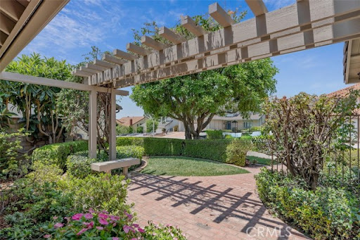 Maison avec jardin et terrasse 2