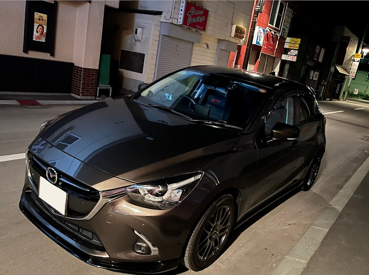 デミオの#mazda demio・チタニウムフラッシュマイカ・希少色・photography・night modeに関するカスタム事例の投稿画像1枚目