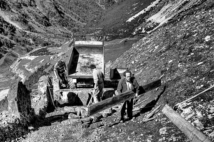 Strada di montagna di canega