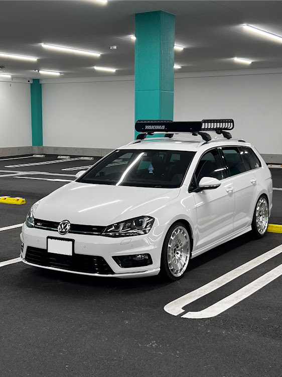 ゴルフ ヴァリアントのルーフキャリア・rotiform・ちょいシャコタン・お盆休み突入に関するカスタム事例の投稿画像1枚目