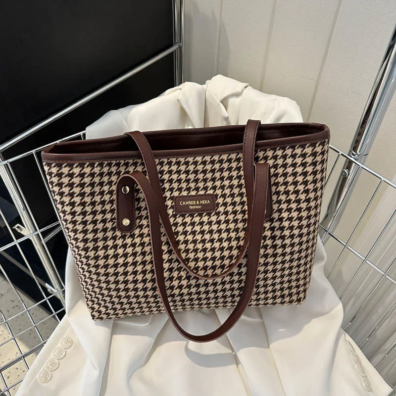 Damen Retro Schultertasche mit großem Fassungsvermögen für stilvollen Transport von allen wichtigen Dingen. Bequem und ideal für den Alltag.