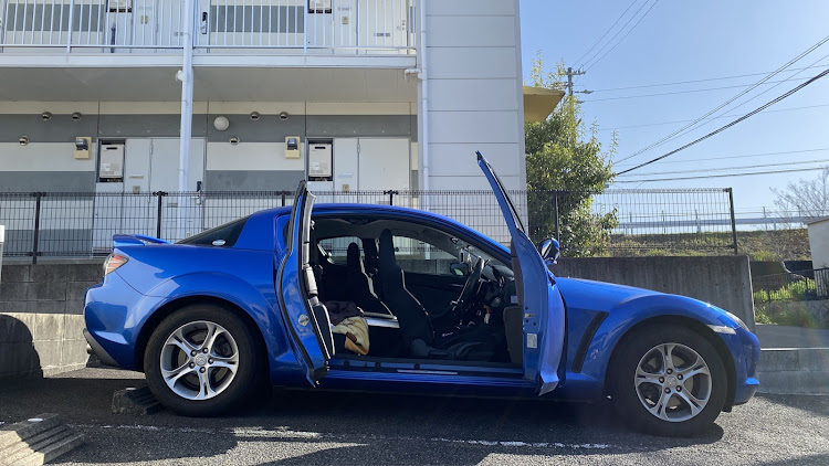 RX-8の桜とコラボ・桜×愛車・純正ウィング・今日もかっこいいよエイト💙・翼が生えましたに関するカスタム事例の投稿画像5枚目