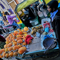 India - Papaia e banane per strada di 