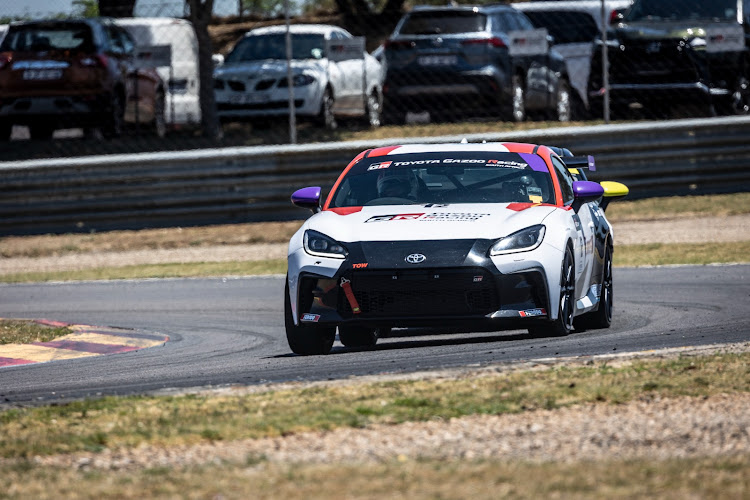 As close as it gets. TimesLIVE's Denis Droppa (purple mirrors) duels with Toyota's Riaan Esterhuysen (yellow mirrors).