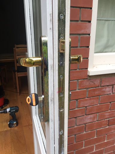 Lock was totally jammed and there was a high security ABS cylinder in the door. Unit was replaced and door worked fine again. ABS cyclinder was saved and was put back into service with new gearbox.