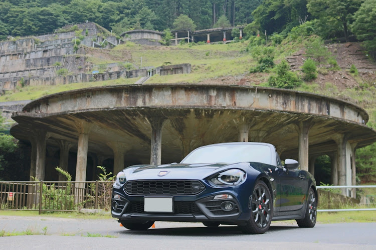 124のアバルト・スパイダー・124スパイダー・車好きと繋がりたい・車の撮影に関するカスタム事例の投稿画像6枚目
