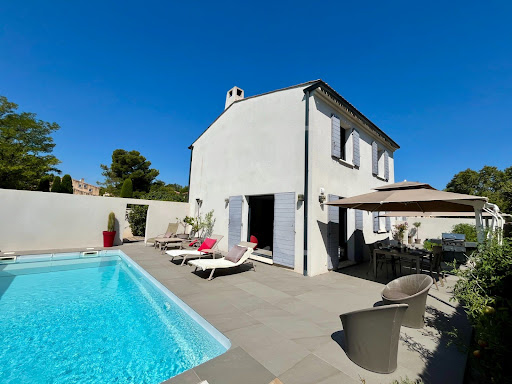 Villa avec piscine et terrasse 2