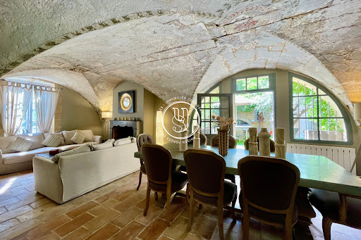 Vaulted stone living and dining room - Prestige house for sale in Uzès, 10 rooms, 8 bedrooms