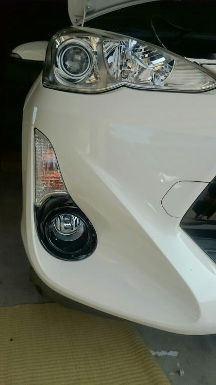 Xzibitさんが投稿したアクア・今日は暑い日・狭いとこ配線通すとあちこち怪我するに関するカスタム事例の投稿画像1枚目