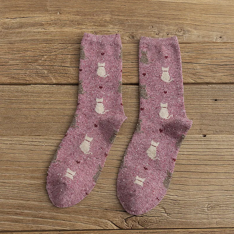 Meias fofas de lã com gatinhos, fio Pip Retro Pile, para aquecer seus pés com conforto e estilo retrô. Perfeitas para o inverno.