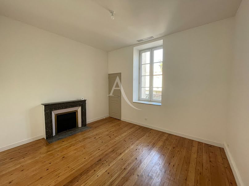 Location  appartement 3 pièces 69 m² à Nimes (30000), 732 €