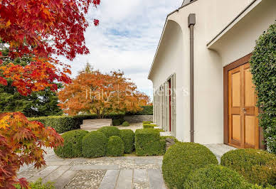 Villa with garden and terrace 4