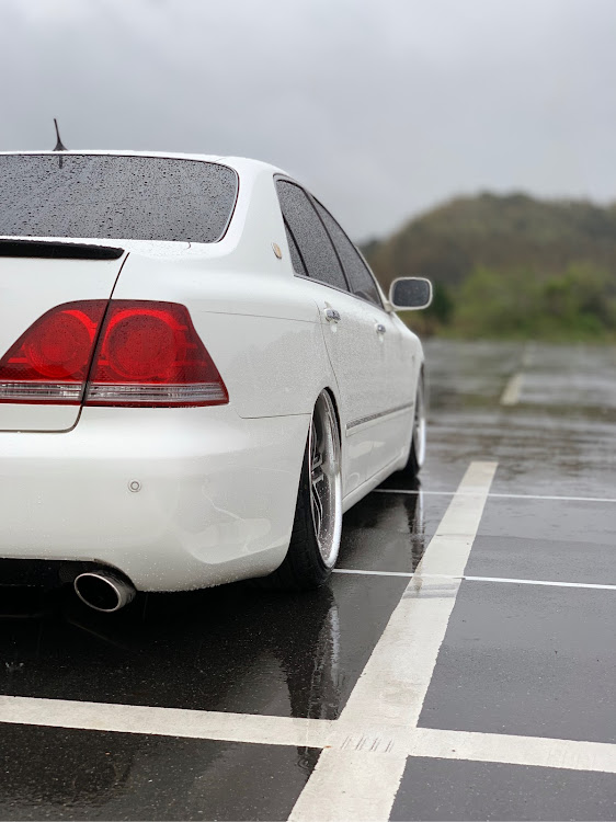 クラウンロイヤルのドライブ・雨の中の撮影・びしょ濡れ・クラウンに関するカスタム事例の投稿画像1枚目