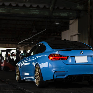 M4 クーペ F82