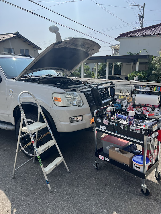 エクスプローラースポーツトラックのアメ車・フォード・DIY・エクスプローラースポーツトラック・プラグ交換に関するカスタム事例の投稿画像1枚目