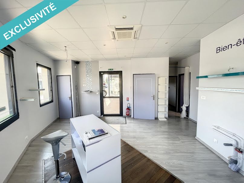 Vente locaux professionnels 3 pièces 67 m² à Chef-Boutonne (79110), 84 211 €