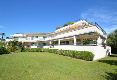 Apartment with terrace 13