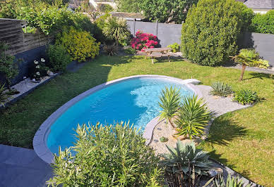 Maison avec piscine et jardin 10