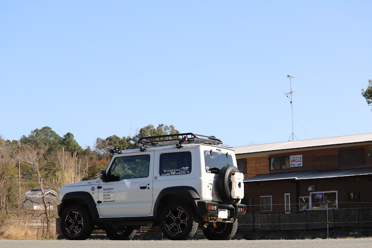ジムニーのジムニーシエラ・桜とコラボしたいに関するカスタム事例の投稿画像1枚目