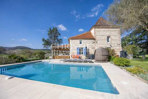House with pool 1