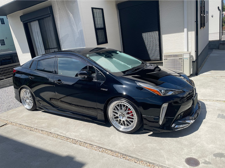 プリ男さんが投稿したzvw51・プリウス・workwheelsに関するカスタム事例の投稿画像1枚目
