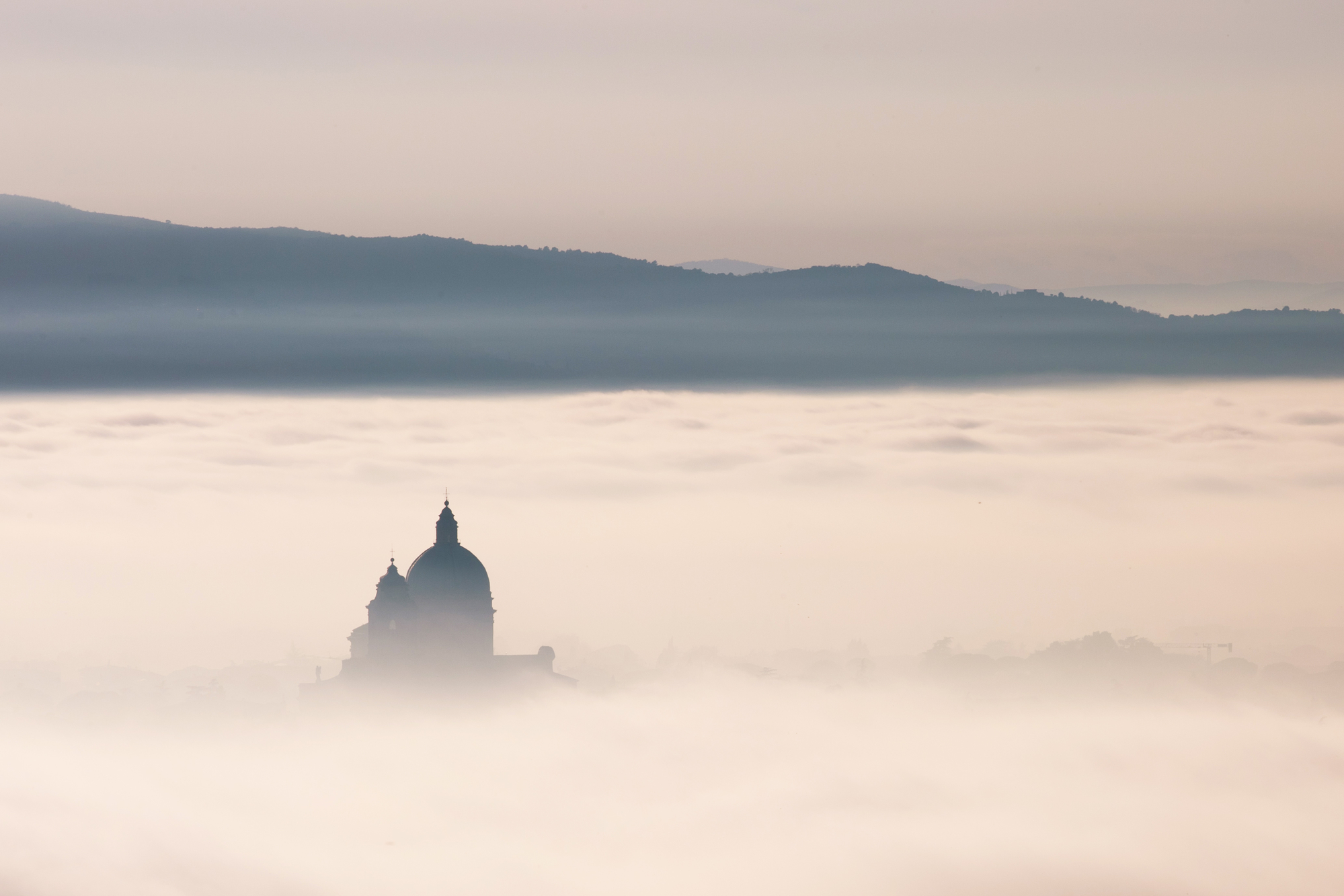 In un mare di nebbia di Tindara