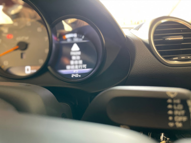 ケイマン GT4の4月もよろしくお願い致します🌸・718ケイマンGT4・PADMキター・緊急搬送に関するカスタム事例の投稿画像2枚目