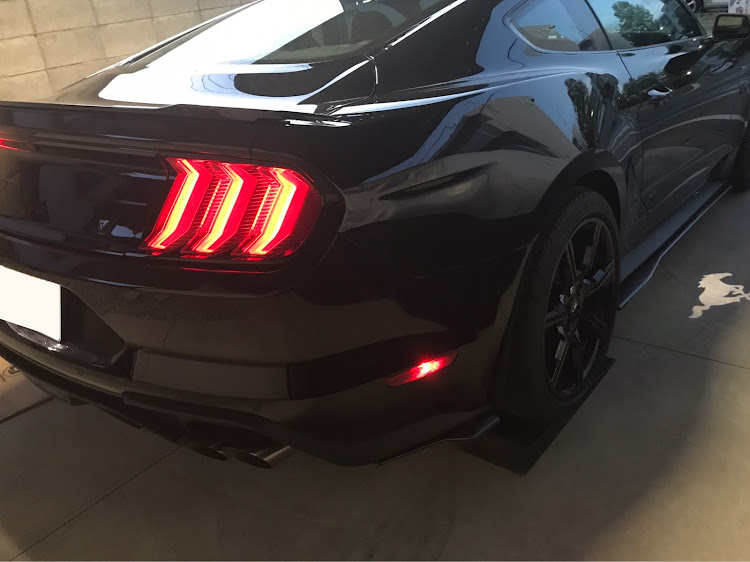 マスタングのアメ車・フォード・サイドマーカー・不具合・ハーネス引き直しに関するカスタム事例の投稿画像1枚目